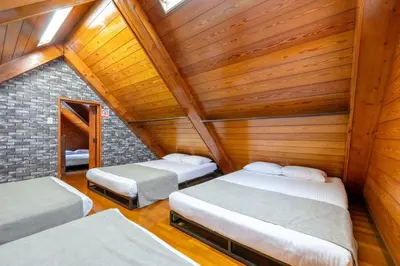 two beds in a room with wooden ceilings at -Blue sky4F- \u4e09\u30ce\u8f2a\u30ea\u30d3\u30f3\u30b0\u5e83\u3044\u3086\u3063\u305f\u308a\u533a\u9593\u30b7\u30f3\u30d7\u30eb\u306a\u7d20\u6575\u306a\u73cd\u3057\u3044\u5e83\u3044\u304a\u5bb6 in Tokyo