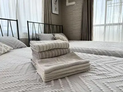 a pile of towels sitting on top of a bed at Jr\u5c71\u6c34\u7ebf \u99d2\u8fbc\u8f66\u7ad93\u5206\u949f \u76f4\u8fbe\u65b0\u5bbf\u6d89\u8c37\u6c60\u888b\u4e0a\u91ce\u79cb\u53f6\u539f Max5 in Tokyo