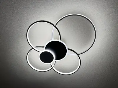a pair of headphones on top of a table at Jr\u5c71\u6c34\u7ebf \u99d2\u8fbc\u8f66\u7ad93\u5206\u949f \u76f4\u8fbe\u65b0\u5bbf\u6d89\u8c37\u6c60\u888b\u4e0a\u91ce\u79cb\u53f6\u539f Max5 in Tokyo