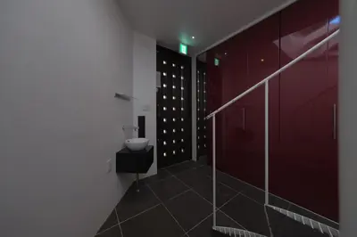 a bathroom with a toilet and a glass shower at \u30d7\u30e9\u30a4\u30e0\u30c6\u30e9\u30b9\u4e0a\u6c60\u53f05\u4e01\u76ee in Tokyo