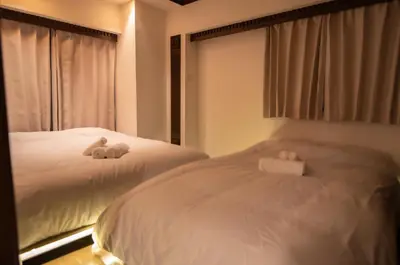 a bedroom with two beds with stuffed animals on them at \u30b5\u30f3\u30e2\u30fc\u30eb\u30af\u30ec\u30b9\u30c8306 in Tokyo