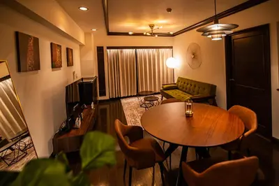 a living room with a table and a couch at \u30b5\u30f3\u30e2\u30fc\u30eb\u30af\u30ec\u30b9\u30c8306 in Tokyo