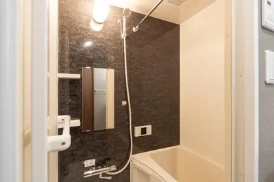 a bathroom with a shower with a toilet and a sink at \u30b0\u30ec\u30a4\u30b9\u30a2\u30fc\u30b9\u30ec\u30b8\u30c7\u30f3\u30b9\u5317\u5343\u4f4f in Tokyo