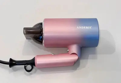 a hair dryer is sitting on a table at \u4e0b\u6d1b\u5408\u70ed\u95e8\u7684\u65b0\u5bbf \u6700\u592712\u540d \u63d0\u4f9b\u72ec\u7acb\u623f\u5c4b Wifi\u7f51\u7edcMK535 in Tokyo