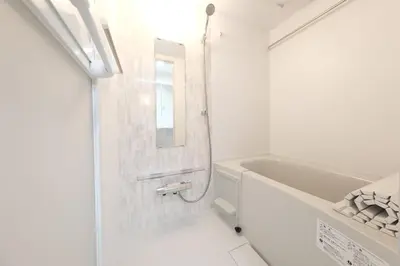 a white bathroom with a tub and a sink at Cozy Nest Nakano 2 stops 5 min to Ikebukuro 7 stops to Shinjuku 15 min new 1LDK in Tokyo
