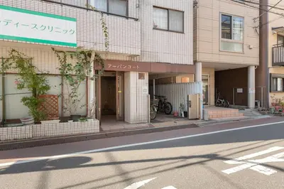 a building on the side of a street at \u65b0\u4e0a\u91ce202 \u7ad9\u6b65\u884c7\u5206\u949f\u7a3b\u6210\u753a\u7ad92\u5206\u949f in Tokyo