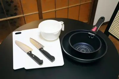 a table with a frying pan and knife on it at \u6b63\u6804\u30cf\u30a4\u30c4201 in Tokyo