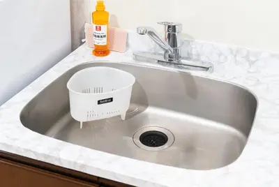 a kitchen sink with a detergent bottle and a detergent at \u96c0\u8272\u65b9\u5357 \u65b0\u5bbf\u99c5\u307e\u306714\u5206 \u6771\u4eac\u99c5\u307e\u306730\u5206 \u65b9\u5357\u753a\u5f92\u6b698\u5206 \u5bdd\u5ba4\u4e8c\u3064 \u6700\u59274\u4eba \u6d17\u6fef\u6a5f \u30ad\u30c3\u30c1\u30f3 \u96fb\u5b50\u30ec\u30f3\u30b8 in Tokyo