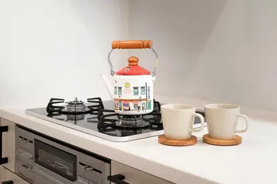 a blender sitting on top of a stove with two cups at Home Stroy in Tokyo - Luxury Villa Minowa&Ueno-三ノ輪一戸建て&東京屋語 in Tokyo
