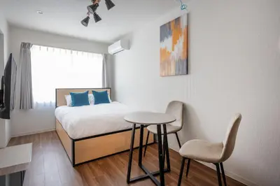 a small bedroom with a bed and a table and chairs at \u97f3\u7fbds\u30b0\u30ec\u30fc\u30b9 in Tokyo