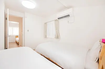 a white bedroom with a bed and a window at Japan House Skytree \u30f4\u30a3\u30e9\u8cb8\u5207 A\u9928 in Tokyo