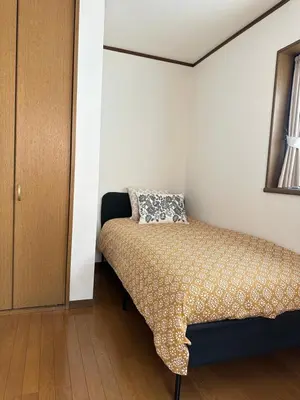 a bedroom with a bed with a pillow on it at Mark\u7684\u5c0f\u5ca9\u6c11\u5bbf in Tokyo