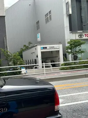 a car parked in front of a building at \u65b0\u5bbf\u307e\u30671\u99c5 \u99c5\u5f92\u6b694\u5206 \u5927\u4e45\u4fdd\u30b3\u30ea\u30a2\u30f3\u30bf\u30a6\u30f3\u5f92\u6b691\u5206 Pikachu\u30a4\u30a8\u30ed\u30fc\u30ad\u30e5\u30fc\u30c8\u306a1\u968e\u30eb\u30fc\u30e0 in Tokyo