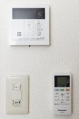 a scale on a wall next to at Ikebukuro-Mejiro Good Place House in Tokyo