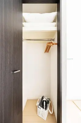 a bedroom with a bunk bed and a closet at SQ312-5 mins Shibuya Station JR Yamanote - Max 2 in Tokyo