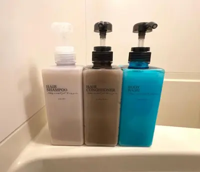 two bottles of detergent sitting on top of a sink at #3 \u65b0\u5bbf\u307e\u30672\u5206! \u6e05\u6f54\u3067\u5b89\u5168\u306a\u90e8\u5c4b! WiFi\u7121\u6599! in Tokyo
