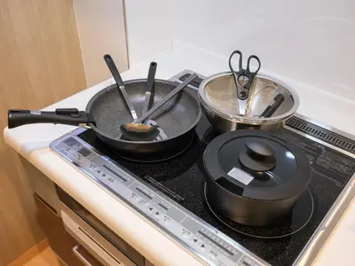 two pots and pans sitting on top of a stove at \u30d5\u30ea\u30fc\u30b8\u30a2\u6d45\u8349stay in Tokyo