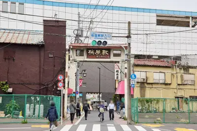 a group of people crossing a street in a city at \u30a6\u30a4\u30f3\u30d9\u30eb\u30bd\u30ed\u6771\u84b2\u7530 in Tokyo
