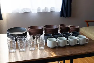 a table with cups and glasses on top of it at The \u30cd\u30b3\u30b6\u30cd HAUS in Urayasu