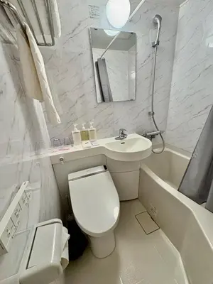 a white bathroom with a toilet and a sink at \u798f\u83ef\u30d3\u30eb205\u53f7\u5ba4 in Tokyo