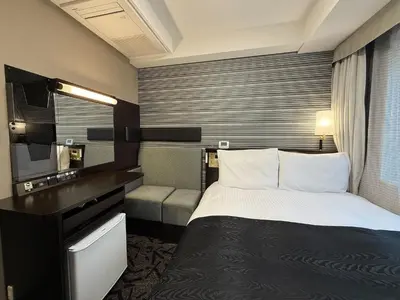 a hotel room with a bed and a television at APA Hotel Omori Ekimae Higashi in Tokyo