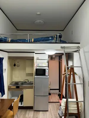 a room with a bunk bed with a kitchen at Miaoyi Okubo in Tokyo