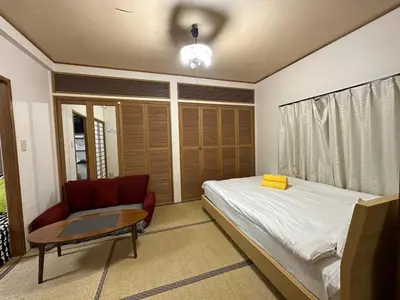 a bedroom with a bed and a chair and a table at Yuri\u30d1\u30ec\u30b9\u65b0\u5bbf\u65b0\u5927\u4e45\u4fdd\u99c53\u5206 in Tokyo
