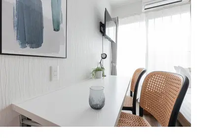 a white table with chairs and a vase on it at \u3077\u3075\u304bTk\u6771\u5411\u5cf6302-1min to Higashi Mukojima Sta 3F Cozy Stay Near Skytree Asakusa in Tokyo