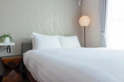 a bedroom with a white bed and a lamp at \u3077\u3075\u304bTk\u6771\u5411\u5cf6303-1min to Higashi Mukojima Sta 3F Cozy Stay Near Skytree Asakusa in Tokyo
