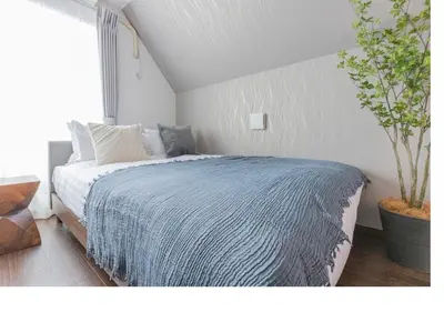 a bedroom with a bed with a blue blanket at \u3077\u3075\u304bTk\u6771\u5411\u5cf6303-1min to Higashi Mukojima Sta 3F Cozy Stay Near Skytree Asakusa in Tokyo