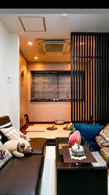 a living room with a couch and a table at \u677f\u6a4b\u99c5\u304b\u3089\u5f92\u6b692\u5206 3\u968e\u5efa\u3066\u548c\u5ba4\u3068\u30ed\u30d5\u30c8\u5b8c\u5099-\u7af9\u904a\u6797 in Tokyo