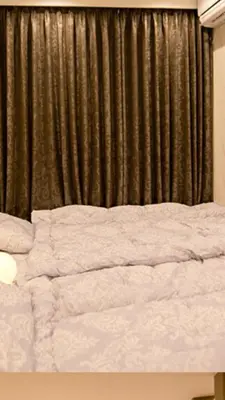 a bed in front of a window with a curtain at \u677f\u6a4b\u99c5\u304b\u3089\u5f92\u6b692\u5206 3\u968e\u5efa\u3066\u548c\u5ba4\u3068\u30ed\u30d5\u30c8\u5b8c\u5099-\u7af9\u904a\u6797 in Tokyo