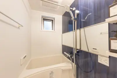 a bathroom with a shower and a sink at \u30e1\u30be\u30f3\u30a2\u30eb\u30c7\u30d0\u30e9\u30f3 in Tokyo