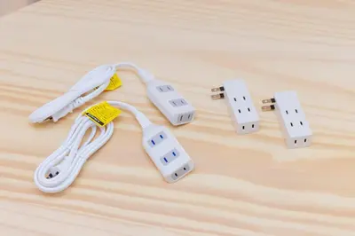 a group of game controllers on a wooden table at \u30e1\u30be\u30f3\u30a2\u30eb\u30c7\u30d0\u30e9\u30f3 in Tokyo