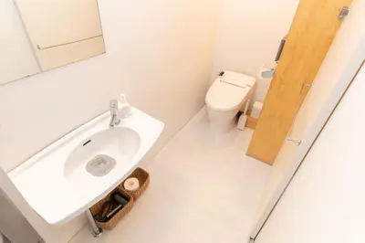 a bathroom with a sink and a toilet at \u6c60\u888b\u8fd1\u304f\u5e83\u3005\u5feb\u9069\u306a\u4e00\u8ed2\u5bb6unbound in Tokyo