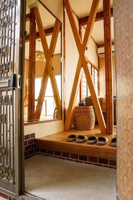 a room with a wooden shelf with a vase at Bright Park House in central Tokyo in Tokyo