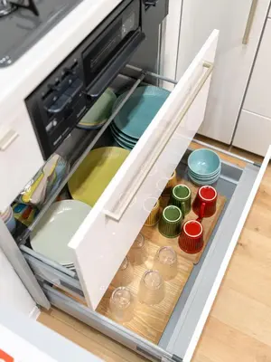 an open drawer in an oven filled with dishes at \u6d45\u8349\u8907\u5f0f\u516c\u5bd3 \u6c11\u5bbf \u6700\u592710\u4eba \u6d45\u8349 \u6d45\u8349\u5bfa in Tokyo