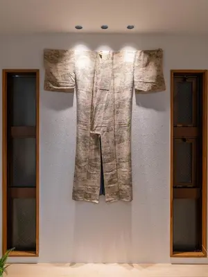 a dress hanging on a wall next to two windows at \u6d45\u8349\u8907\u5f0f\u516c\u5bd3 \u6c11\u5bbf \u6700\u592710\u4eba \u6d45\u8349 \u6d45\u8349\u5bfa in Tokyo