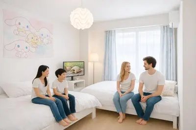 a family sitting on a bed in a bedroom at OPEN#\uc2e0\uc8fc\ucfe05\ubd84#\uc2dc\ubd80\uc57c10\ubd84#\ud3b8\uc758\uc8102\ubd84#\ucd5c\ub3009\uba85#\uace0\uae09\ud648#\uce68\uc2e43#\uc6b0\uc544\ud55c\uc9d1#114m2#\uce68\ub3005 in Tokyo