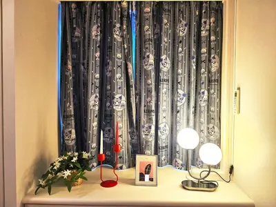 a window with a curtain with skulls on it at OPEN#\uc2e0\uc8fc\ucfe05\ubd84#\uc2dc\ubd80\uc57c10\ubd84#\ud3b8\uc758\uc8102\ubd84#\ucd5c\ub3009\uba85#\uace0\uae09\ud648#\uce68\uc2e43#\uc6b0\uc544\ud55c\uc9d1#114m2#\uce68\ub3005 in Tokyo