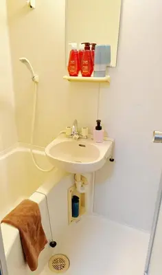 a bathroom with a sink and a bath tub at \u5409\u5c4b-\u65b0\u5bbf in Tokyo