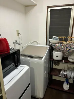 a kitchen with a sink and a microwave at \u5409\u5c4b-\u65b0\u5bbf in Tokyo