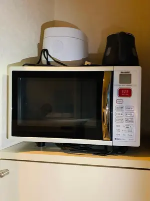 a microwave with a slow cooker on top of it at Toyo Shinagawa in Tokyo