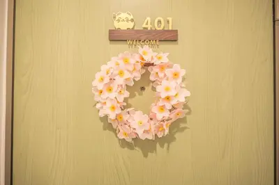 a wreath on a door with a welcome sign at \u548c\u306e\u5bbf\u30db\u30c6\u30ebYamatoinn Akihabara#401 in Tokyo