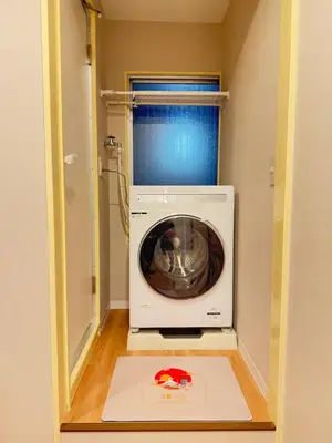 a washer and dryer in a small room at \u548c\u306e\u5bbf\u30db\u30c6\u30ebYamatoinn Akihabara#401 in Tokyo