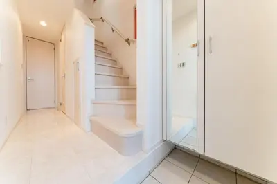 a hallway with stairs and a walk in shower at STs\u7b39\u585a2\u4e01\u76ee in Tokyo