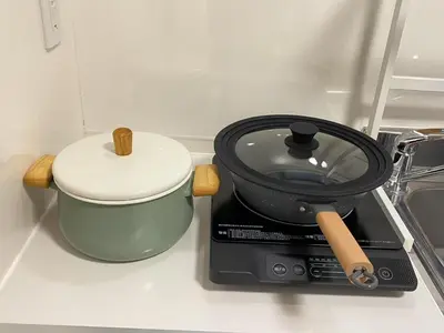 a slow cooker sitting on top of a stove at N5-Guest House in Tokyo ShinKoiwa in Tokyo
