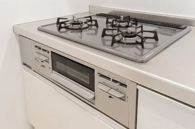 a white stove top oven in a kitchen at House hotel EKODA 301 HE31 in Tokyo