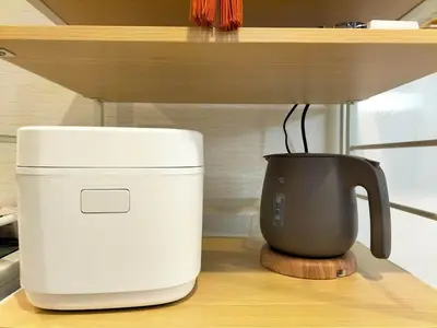 a white toaster sitting on a counter next to a coffee pot at Asakusa Temple Detached BuildingZhujia Inn 2-8 people3 min walk to Asakusa Temple Skytree Ueno within walking distanceDirect access to Ginza, Shibuya, Shinjuku by subway in Tokyo