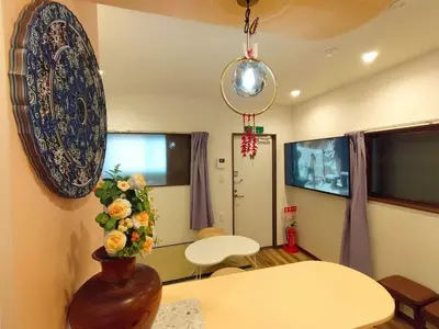 a room with a table and a plate on the wall at Asakusa Temple Detached BuildingZhujia Inn 2-8 people3 min walk to Asakusa Temple Skytree Ueno within walking distanceDirect access to Ginza, Shibuya, Shinjuku by subway in Tokyo